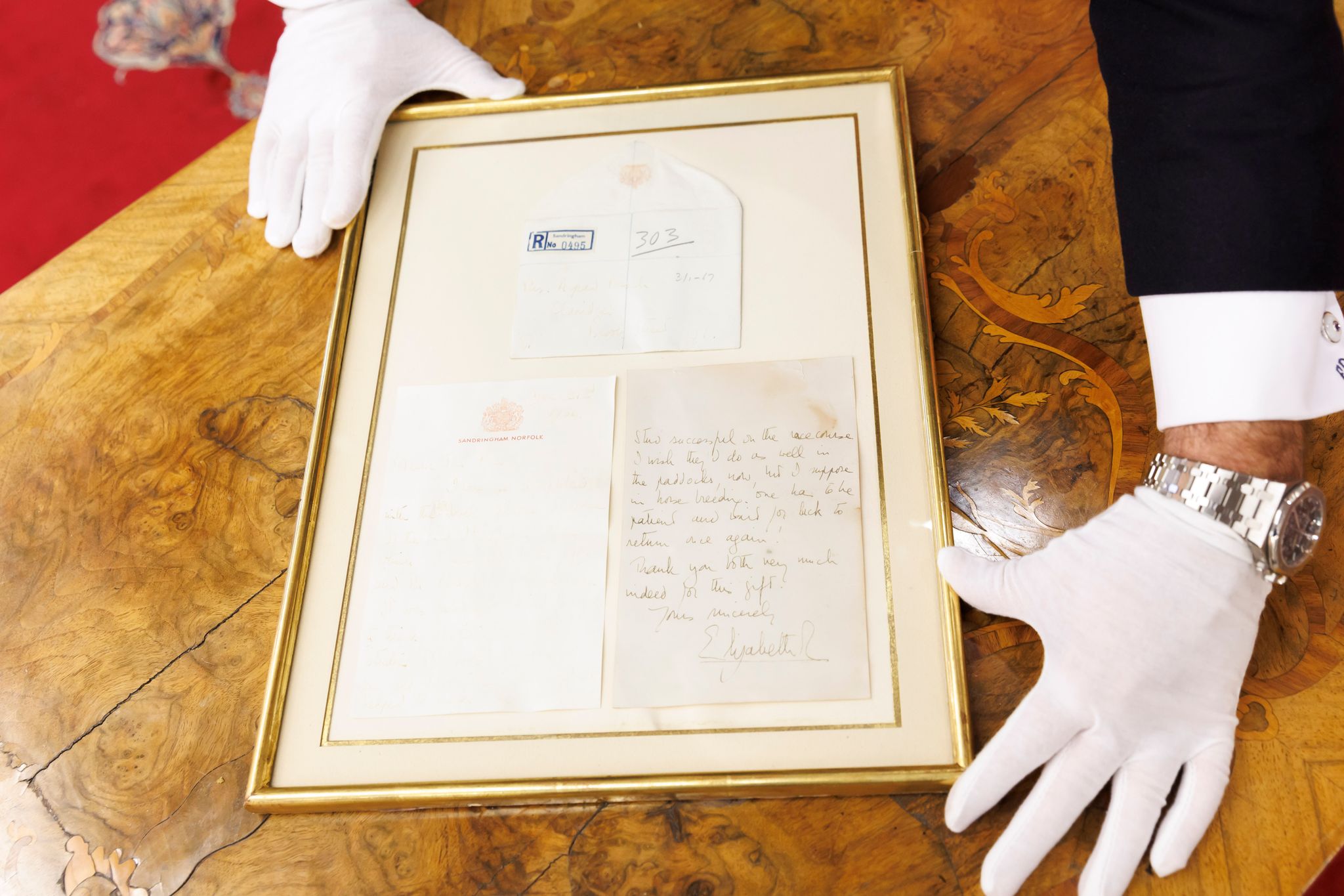 Auction with letter from the Queen