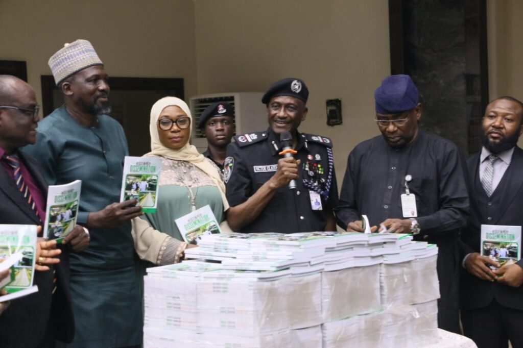 8c60fa4f-b3ee-45a2-84c9-cd3a56d0bb05