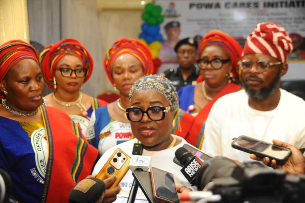 39e6ecbe-6757-4066-bf64-7b96ec5d78d1